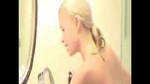 Paris-Hilton-Shower