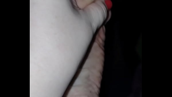 Pezinhos branquinhos / delicados / pequenos