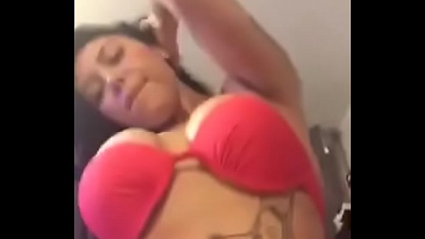 chica de grandes tetas le manda video a su artist