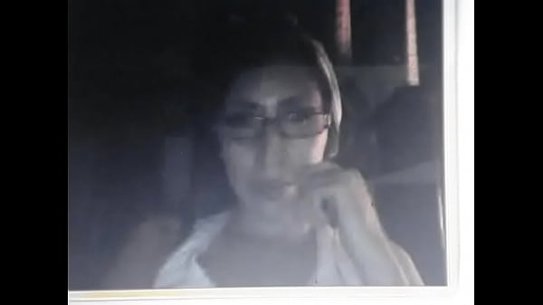 Colombiana ense&ntilde;a sus piercings!