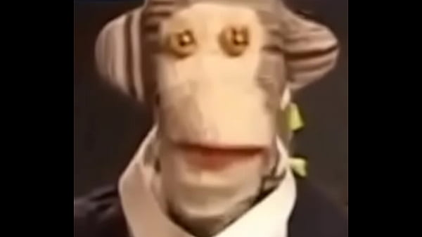 Me masturbo con los boxers de mi amigo y se da cuenta  