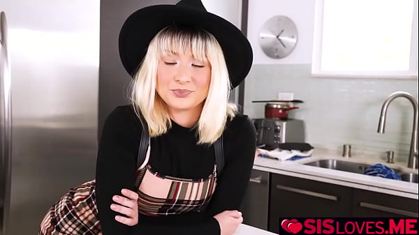 Jessie gives Alex cock a hard sucking potion