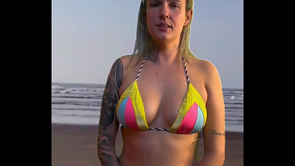 Deixei o gar&ccedil;om da barraca da praia de pau duro e pedir pra pegar e sentir o volume .