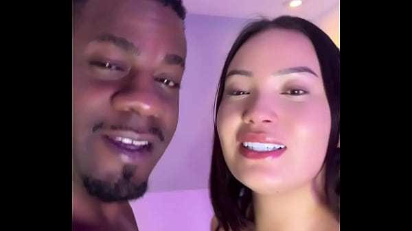 Blogueira japonesa em sexo quente com negro  