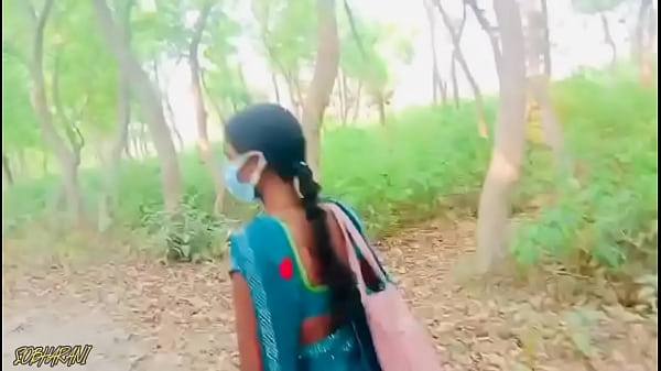 Xxx कंधे पर बैग लेकर जंगल में घूमने निकली थी अंडर वेयर निकाल कर पानी निकाली xxxx