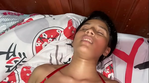 me trago sus  ricas tetas llenas de leche y co&ntilde;o