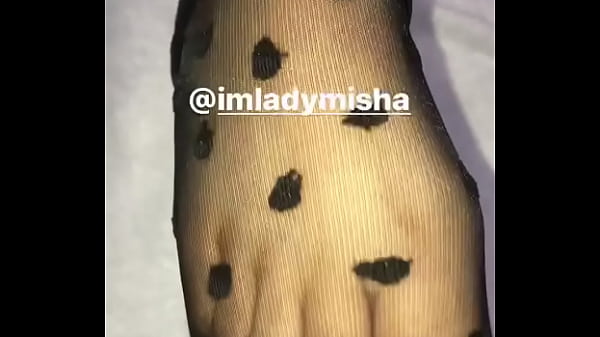 Quit&aacute;ndome las medias  