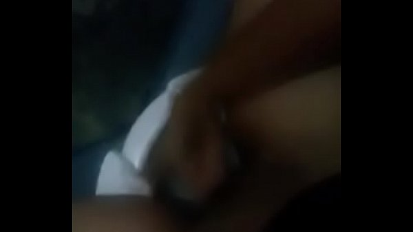 Mi prima se masturba para m&iacute; y lo graba  