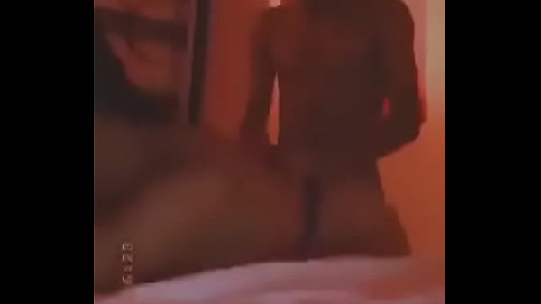 Se filtra v&iacute;deo pornografico de unos novios por una red social  