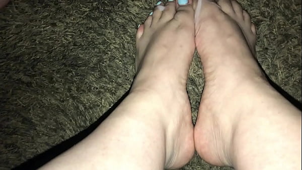 Feet get blasted with a great cumshot