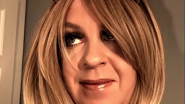 Crossdresser fist dildo 