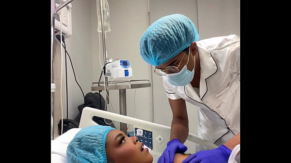 Doctor cachondo se folla a su paciente en el hospital