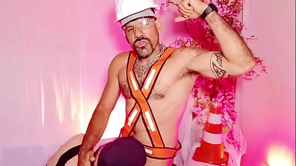 FAZENDO MANUTEN&Ccedil;&Atilde;O NO CU DO GALEGO SAFADO.FODA FETICHISTA .ELE ADORA CHEIR&Atilde;O DE PICA SUADA DE MACHO TRABALHADOR 