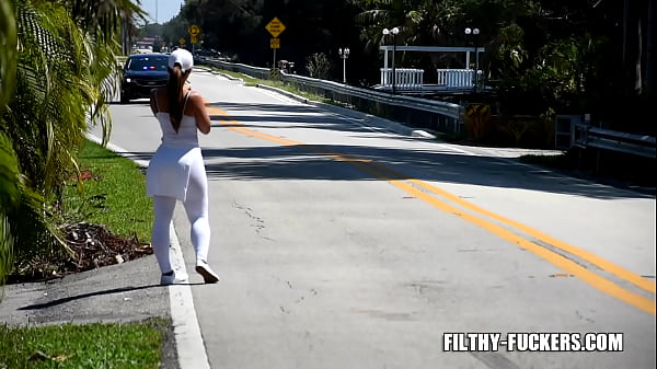 Latina Slut Offers To Fuck The Cop To Not Get Busted