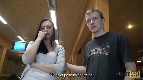 HUNT4K. Otro cornudo observa c&oacute;mo su GF Ornella Morgen presta servicios a Lucky Hunter 