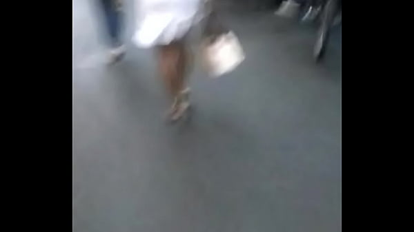 Mulata gostosa do rab&atilde;o na rua