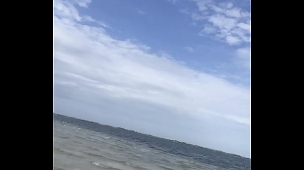 Loira casada paulista dando pro amante carioca na praia  