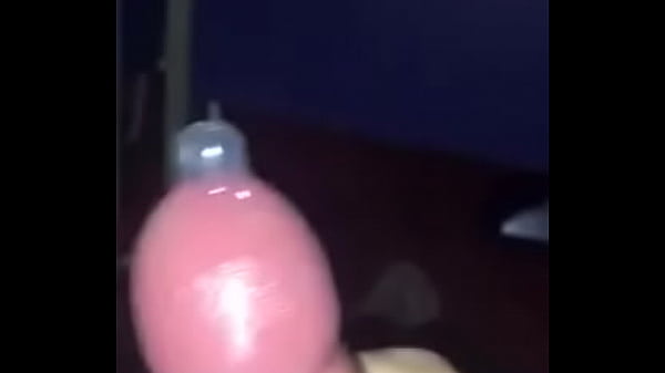 Uno chico zoom en su polla 