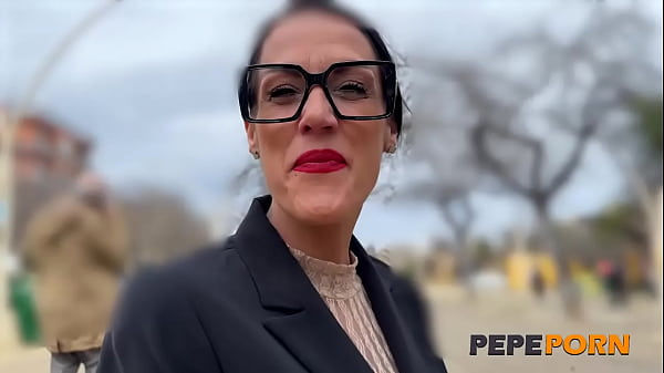 Adela Myers is the hot teacher, the young Marcos Sola will be his first victim