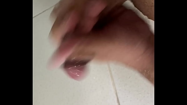 Quase gozei na hora do banho 