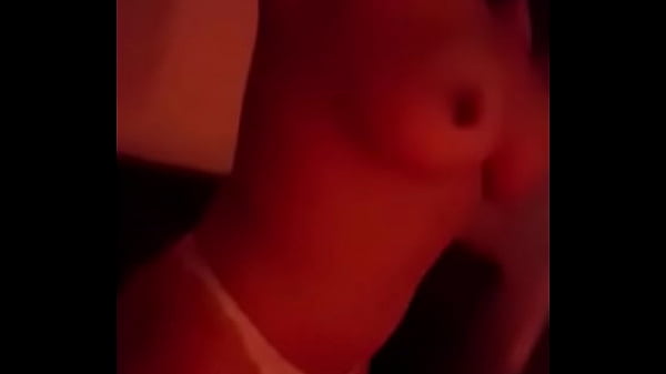 Amateur Brasil Girl spielt mit sich selbst