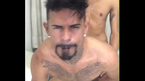 NOVINHO ME PEGOU DE QUATRO E METEU COM FOR&Ccedil;A NO MEU CU 