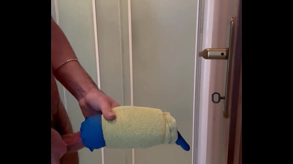 Scopo una figa artificiale e sborro dentro 