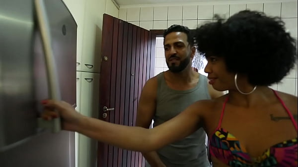 Tony resolve trocar de esposas ap&oacute;s pegar sua mulher com amigo no flagra  