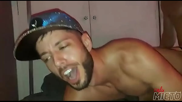 Dando pra dois machos dotados