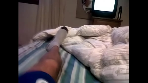 ARGENTINO CORDOBES SE HACE LA PAJA EN LA CAMA
