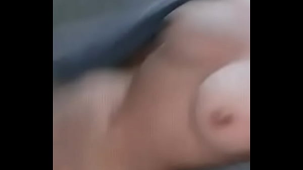 Ba&ntilde;andome desnuda en la ducha