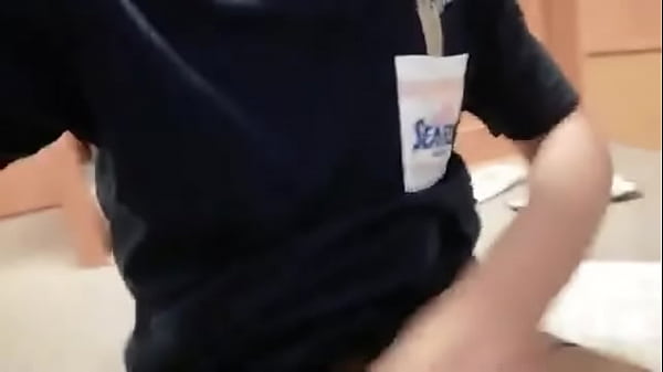 Ngồi thủ d&acirc;m bắn tinh v&agrave;o mồm em g&aacute;i