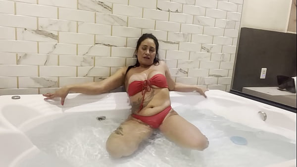 sensualizando na banheira  