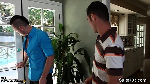 Married guy gets nailed by a gay 