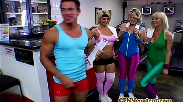 CFNM gym babe Kimberly Kane sucks cock