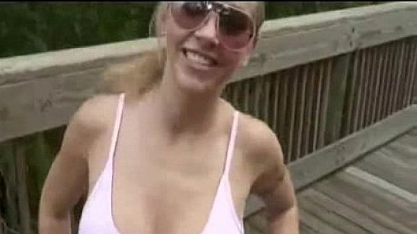 Mariana chupando o Pau no Cais