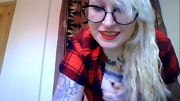 Close up fat pussy EstrellaSteam in a live show plays with her boobs  