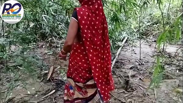 Fast time, Bhabhi called to fuck in the jungle, removed her saree and blouse and showed her pussy and boobs and inserted her dick in her ass from behind, Hindi audio, Claire Vaise
