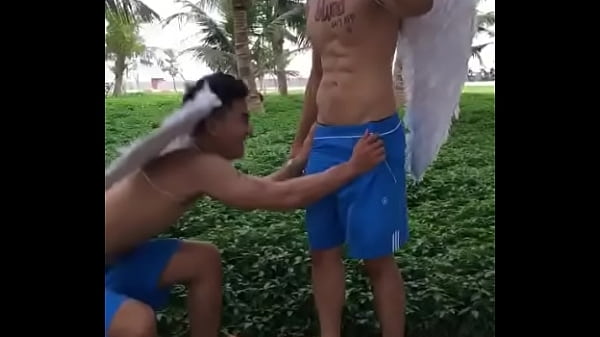 Khi thi&ecirc;n thần Blued bị tuột quần