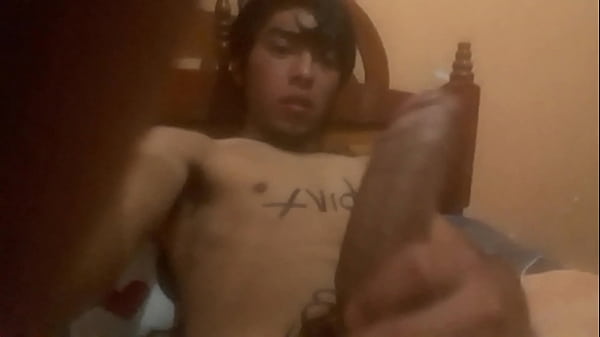 joven se masturba rico pensando en ella bien dura la tiebe