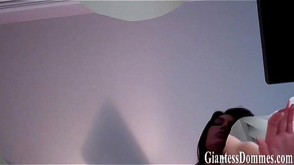 Crushed by giantess Nikki Masters