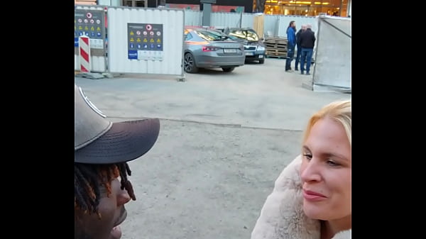 Bbc geblasen und gepisst auf &ouml;ffentlichem wc 