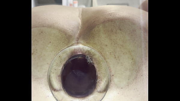 Grosser Analplug dehnt mein Loch