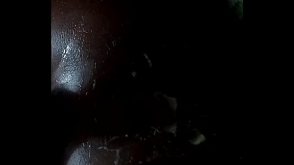 Enfiando no cu com bastante creme