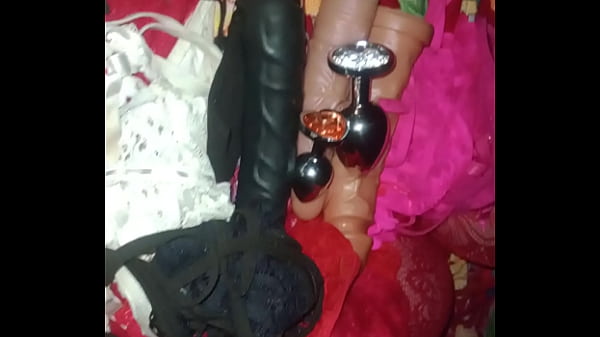 Gaveta de calcinha da vizinha safadinha,achei v&aacute;rios brinquedos sex 