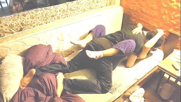 Mi novio me folla bien duro muy caliente y se corre en mis nalgas en mi cama! Me encanta!!!  