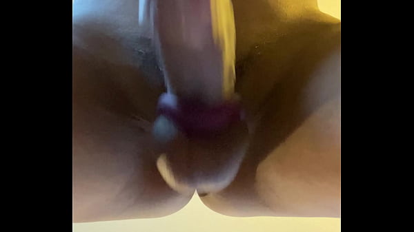 PENE ERECTO CON ANILLO DE CASTIDAD  