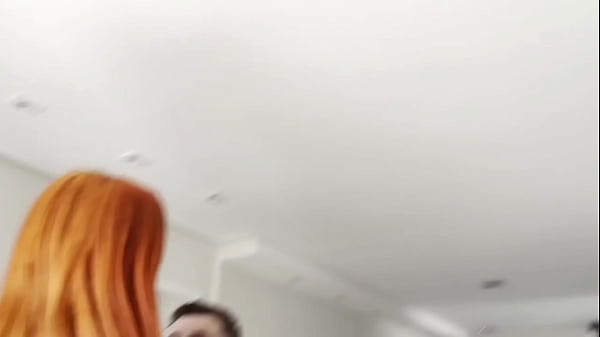 fui visitar minha meia-irm&atilde;, o namorado dela saiu eu comi o cu dela, quase ele me pega comendo ela