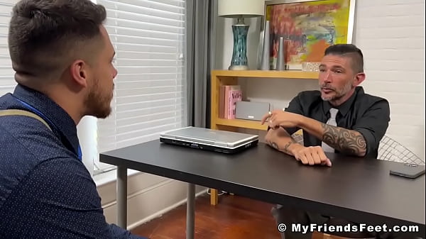 Handsome hunk toe sucked by gay employee