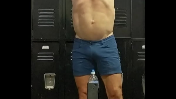 Show off LA Dave puts on a show at the gym  